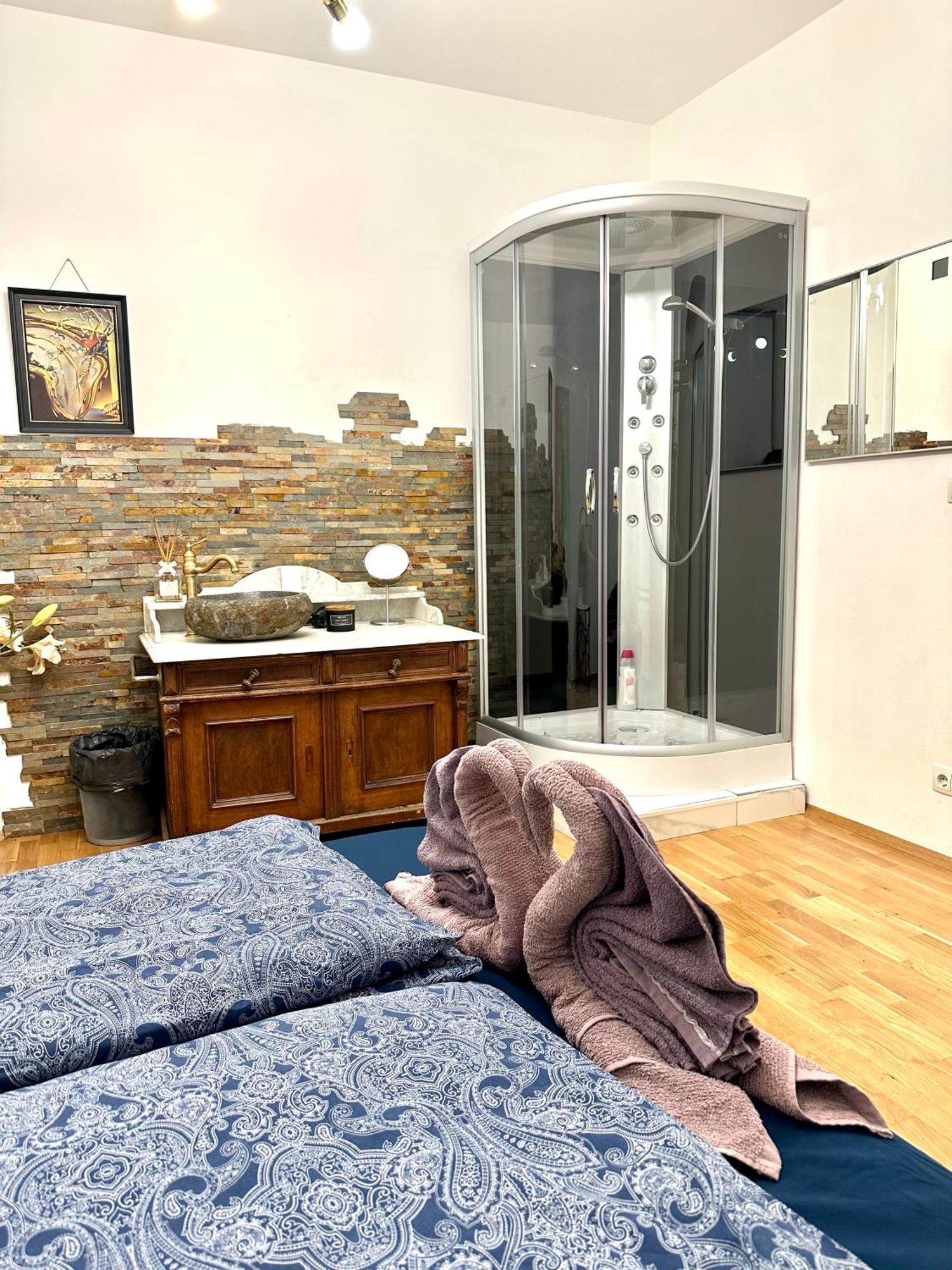 City Center Apartment Виена Екстериор снимка