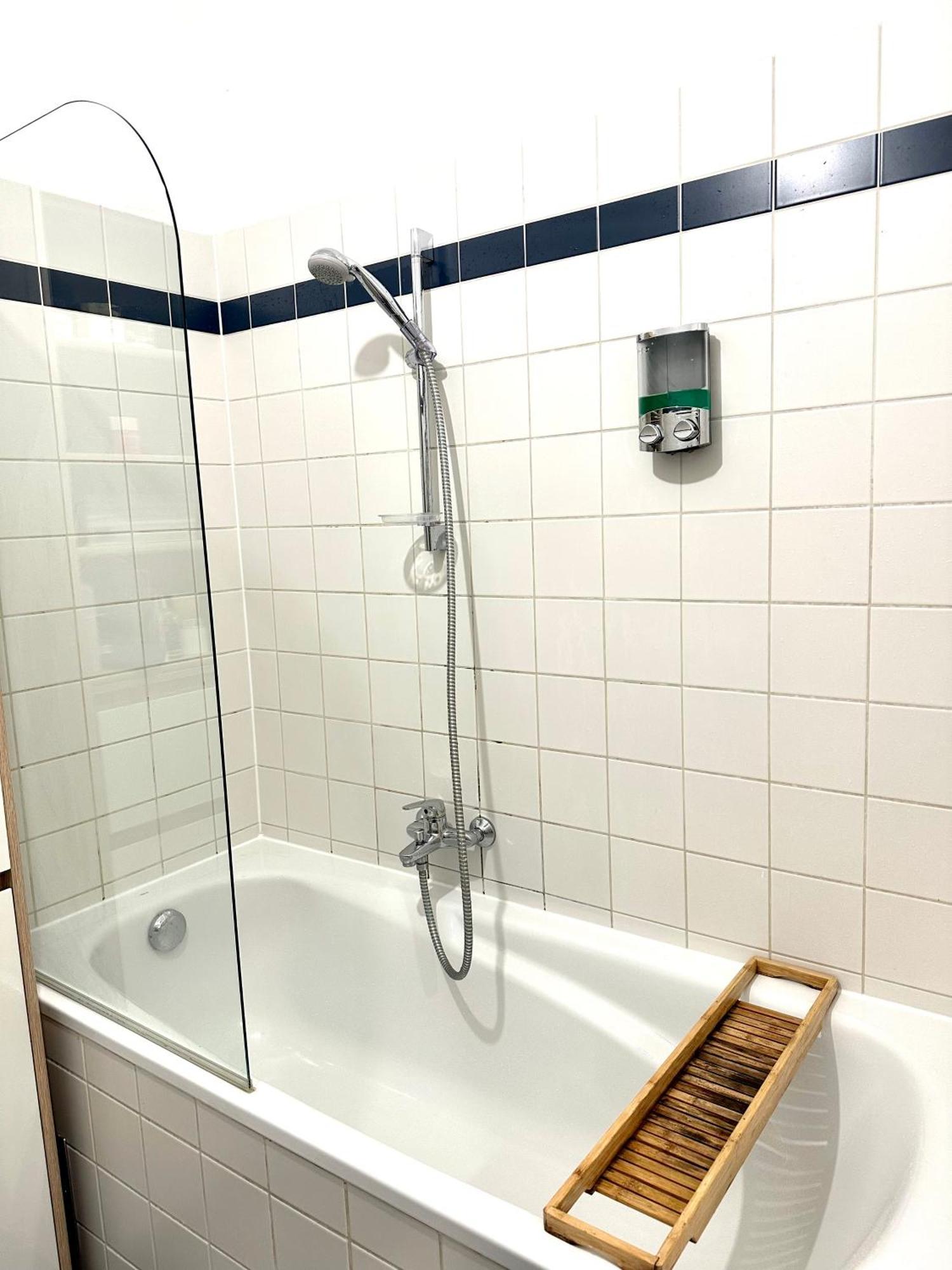 City Center Apartment Виена Екстериор снимка
