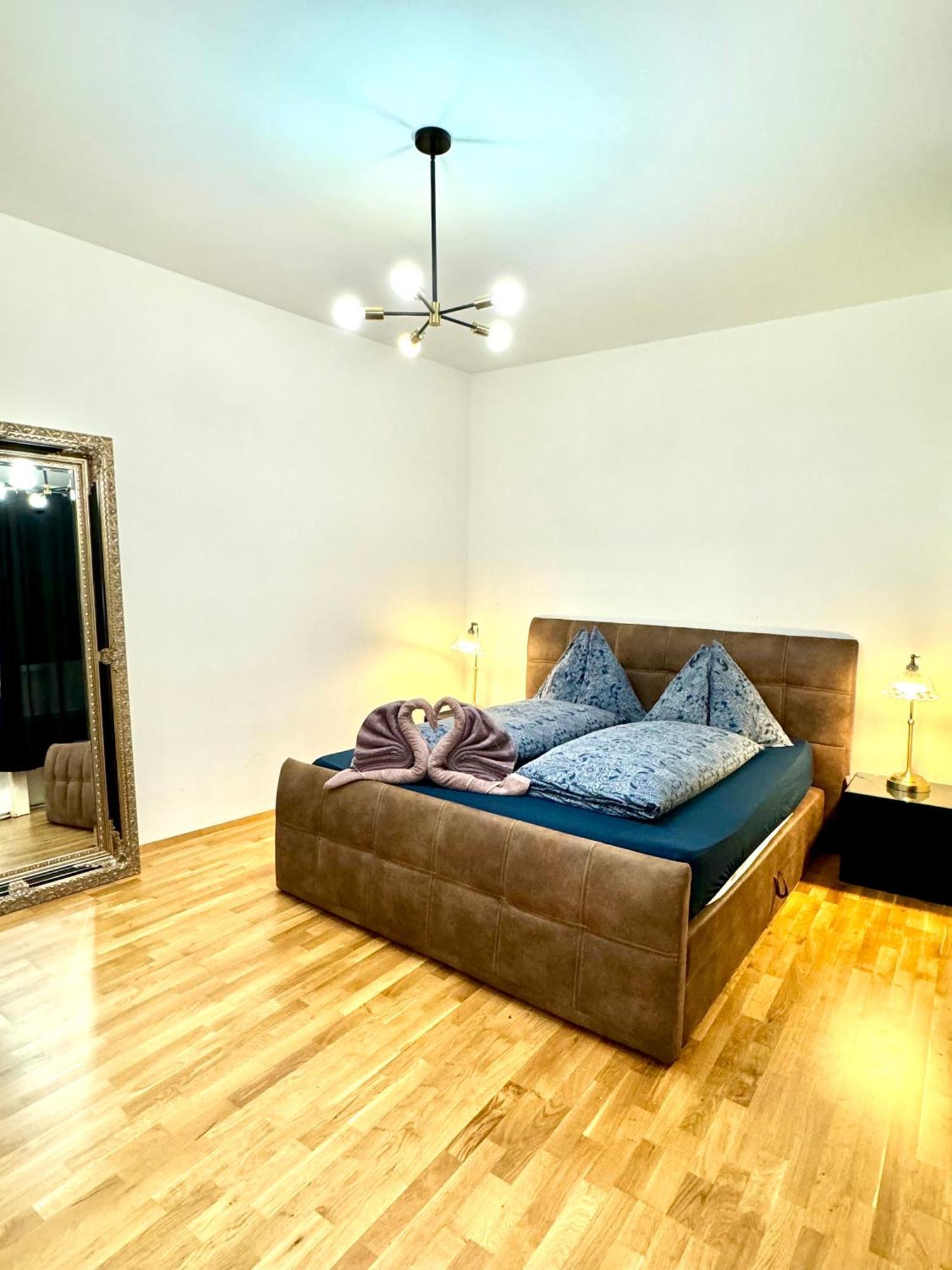 City Center Apartment Виена Екстериор снимка